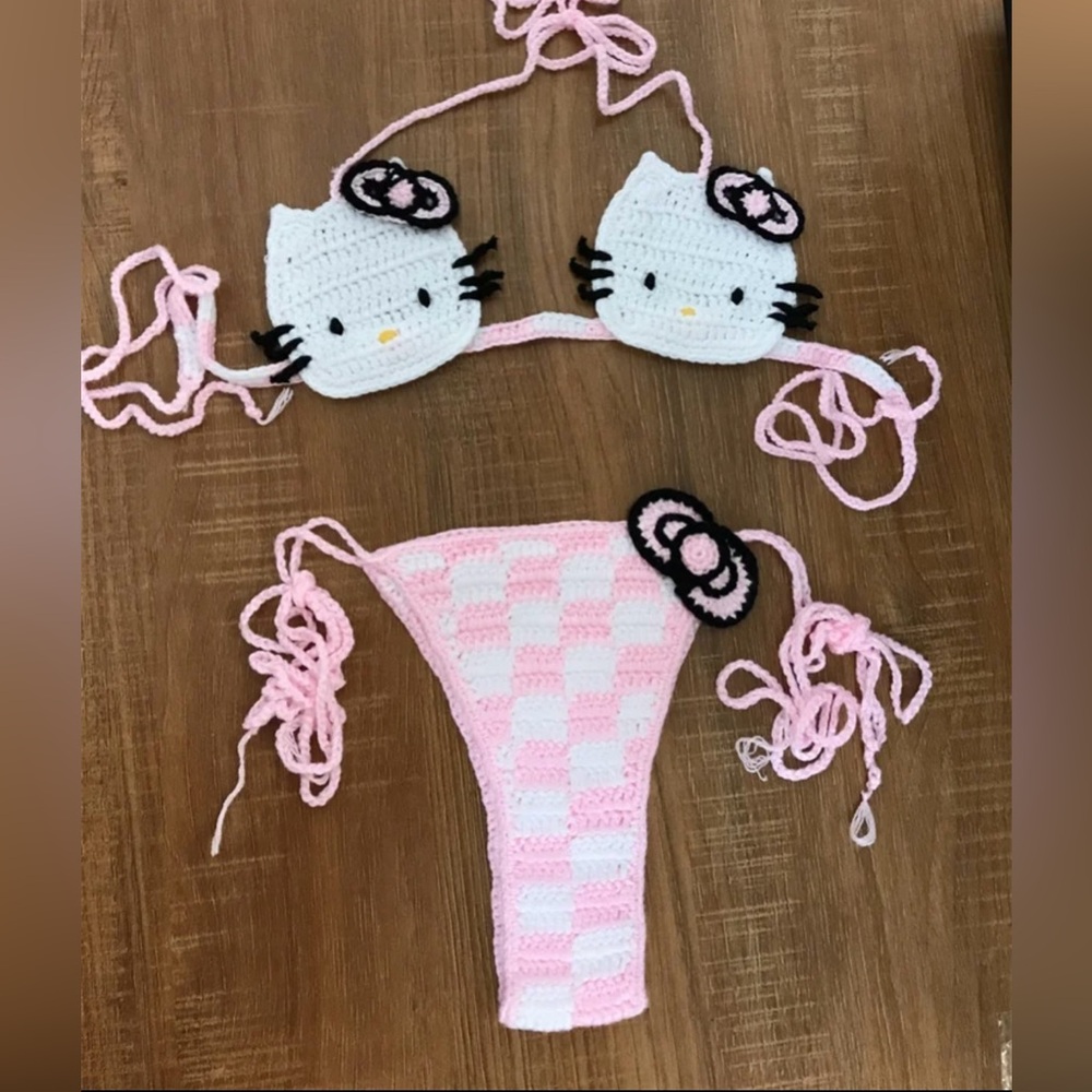 VIRAL HELLO KITTY BIKINI 💗💗💗